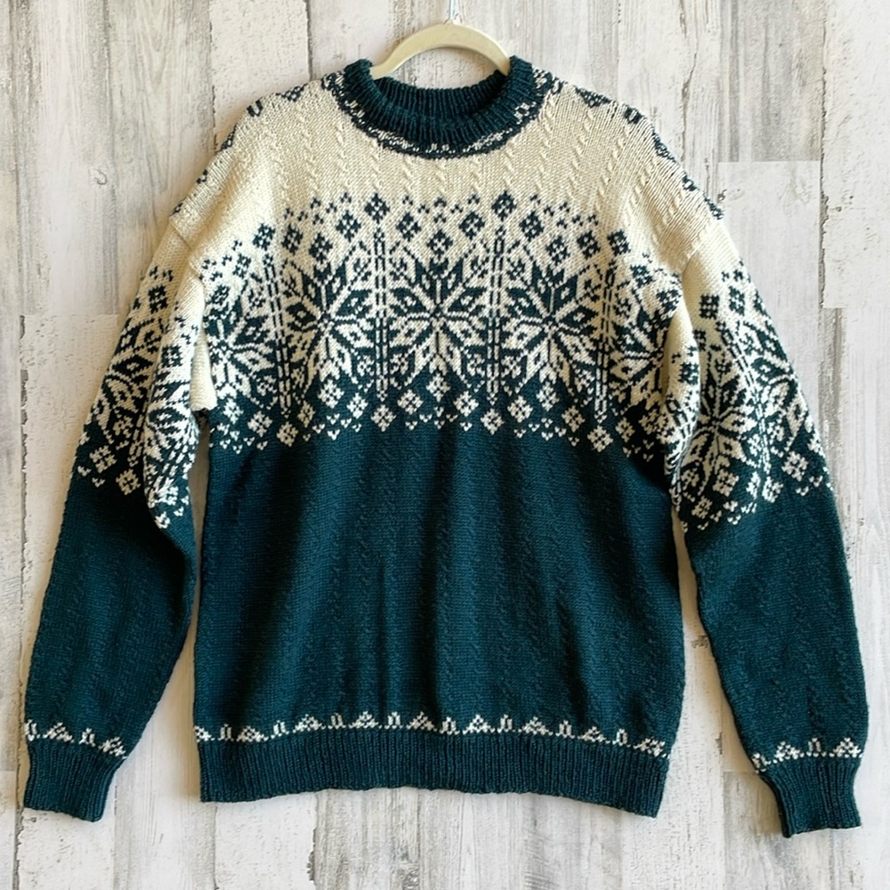 Vintage ski sweater Size L snowflakes cream & green knit crewneck wool blend EUC